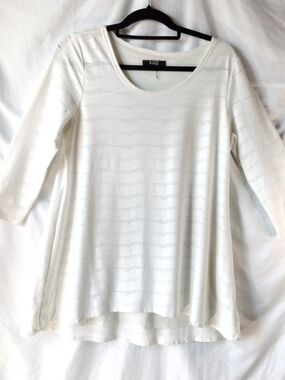 Lior Paris Women's White Scoop Neck 3/4 Sleeve Swing Top